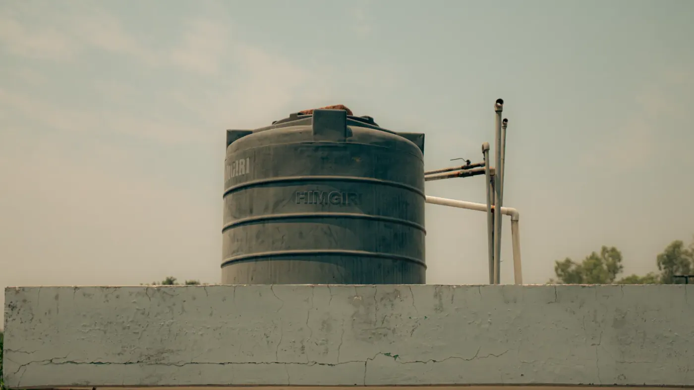 Roof-tank pump installation in Kuwait