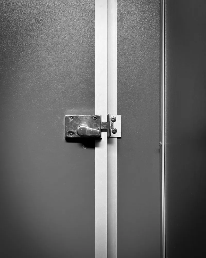 خدمات الأبواب والشبابيك - تركيب أبواب وشبابيك